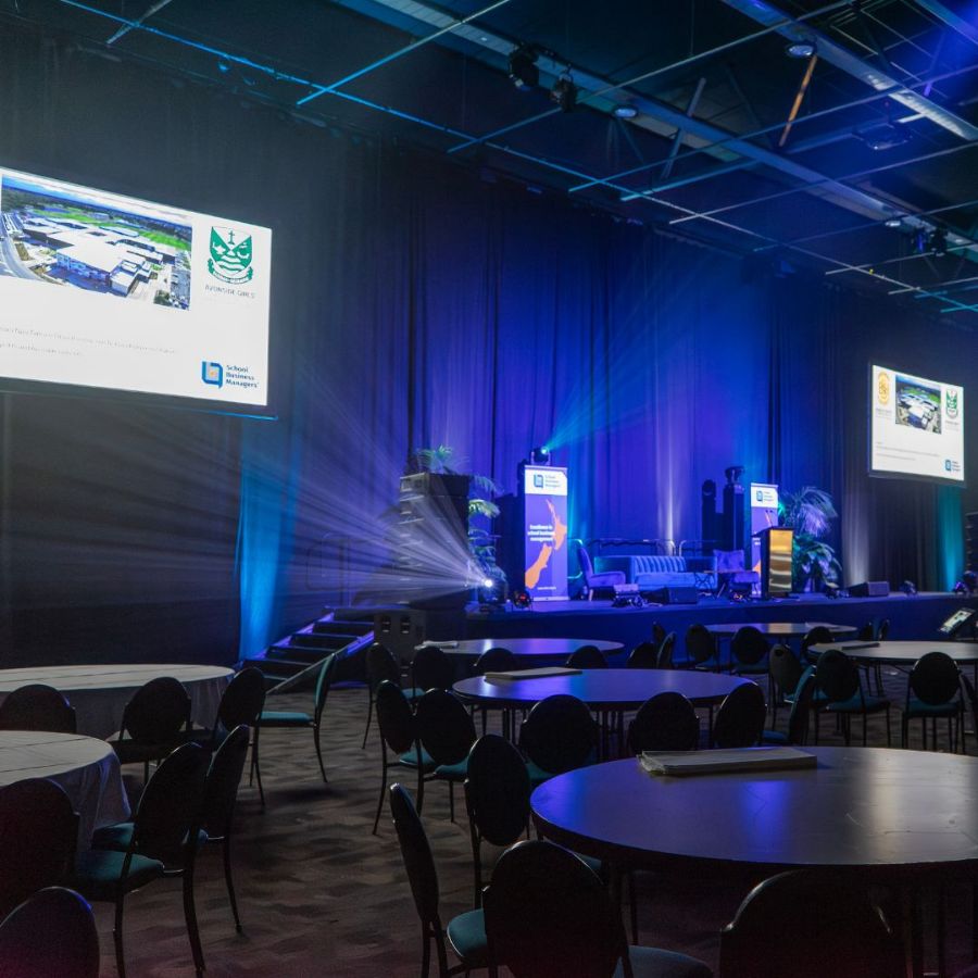 How to Choose the Perfect Projector and Screen for Any Event!